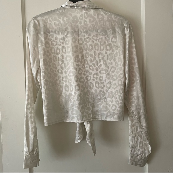 Silky cheetah blouse - Picture 3 of 4